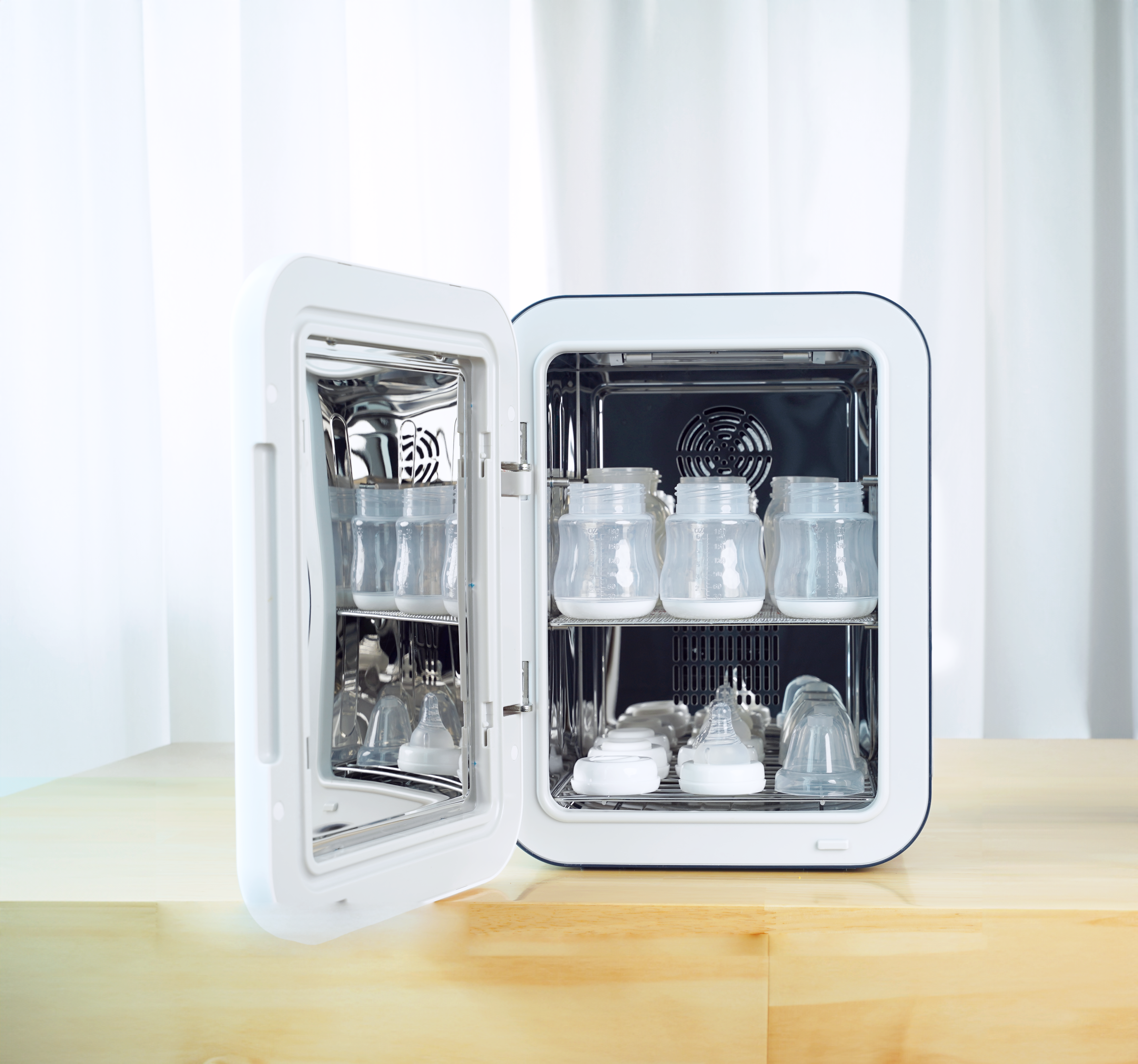 UV House sterilizer 2.0 with milk bottles